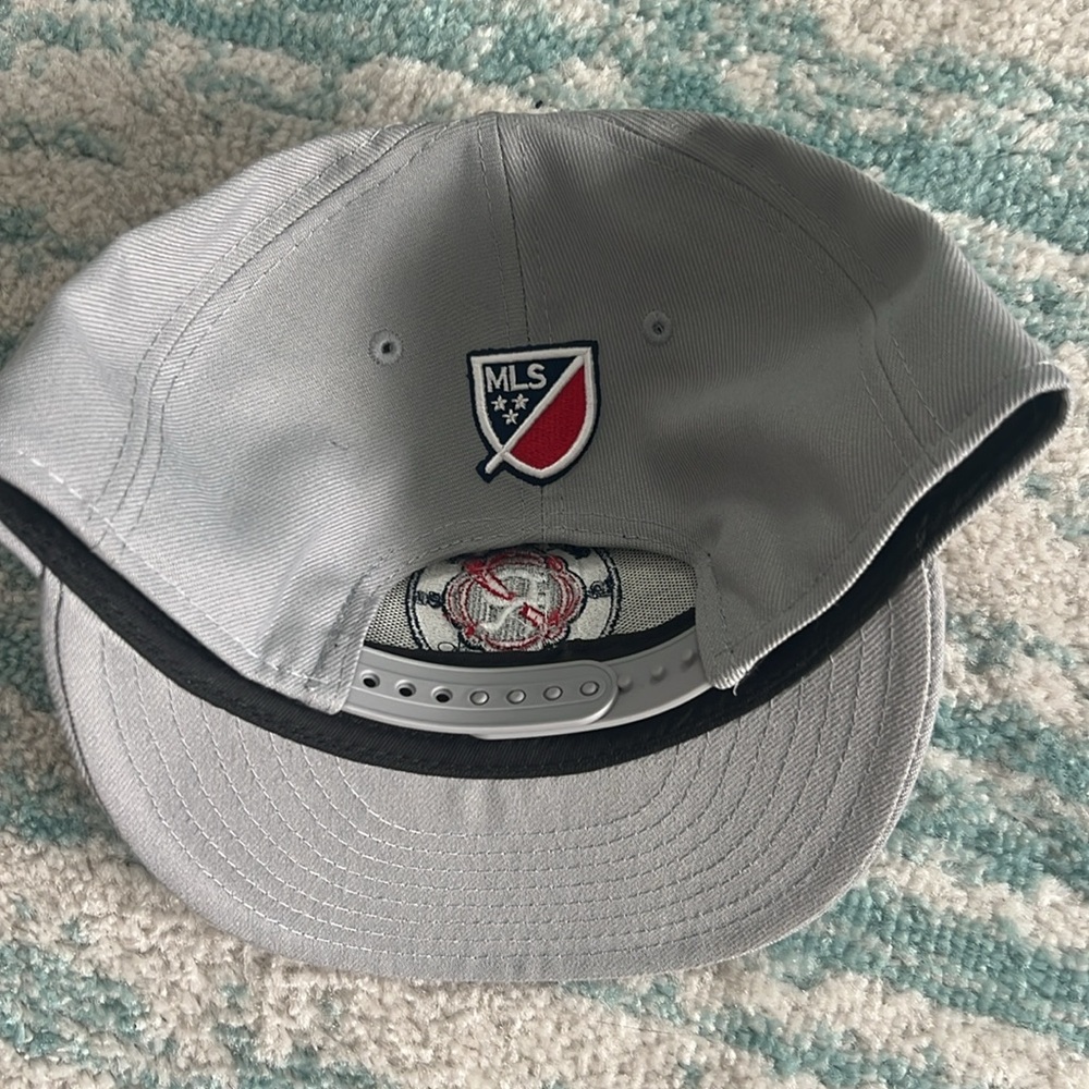 New England Revolution SnapBack hat NWOT - Picture 2 of 2